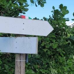 irgendwie wortlos, wat'n Glück, daß der supikleine Pfeil oben drüber aussagekräftig genug ist 🫠