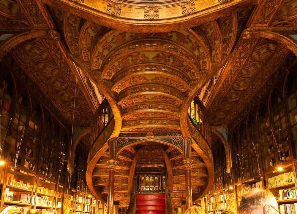 Buchhandlung Lello, Treppe von unten