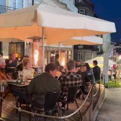 Straßenmusik am Ende der Rua das Flores