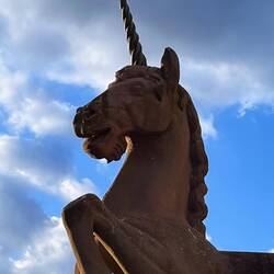 Saverne: vor langer Zeit hat ein Einhorn das Wasser dort veredelt..