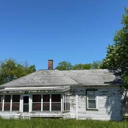 viele, viele, viele so verlassene heruntergekommene Häuser