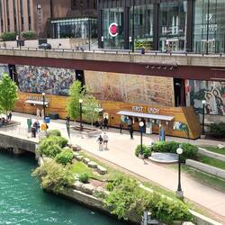 Eine bunte Riverside gibt's auch ...