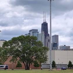 Unser Seven vorm sog. "Chicago 360", einer Aussichtsplattform, die wir am folgenden Tag "erklimmen"