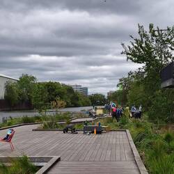 Die floating gardens, ein auf dem Stadtfluss schwimmendes Projekt