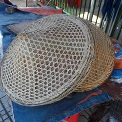 chapeau typique de l'ethnie nung