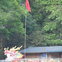 sur l'autre rive c'est le grand frère chinois