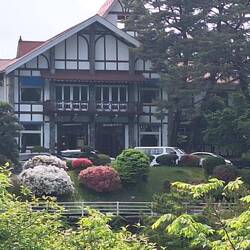 Wunderschönen Garten gegenüber unserem Hotel
