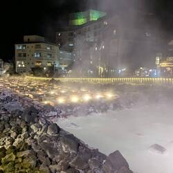 Au dessus de la chute d'eau