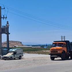 hier sieht man viele alte Mercedes, Volvo und Scania-Lastwagen.. Und natürlich auch Moderne 😀