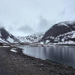 Sosta prima di Capo Nord (siamo in fondo alla baia)