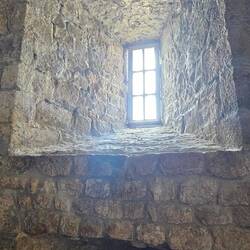 Ca. 2 Meter dicke Mauer