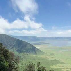 Der Ngorogorokrater von oben. Übermorgen fahren wir rein.