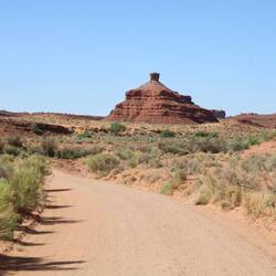 Die Schotterstraße - die ersten Km noch harmlos, irgendwann ist aber wohl doch 4x4 nötig.
