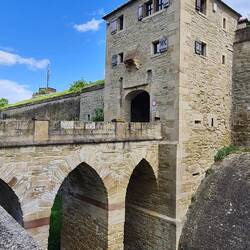 Eingang und Schutzgraben