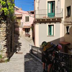 Notranjost Bove, od tu naprej greva peš.