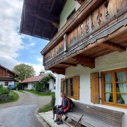 Hier warten wir den Schauer ab und dann verlaufen wir uns.🙄