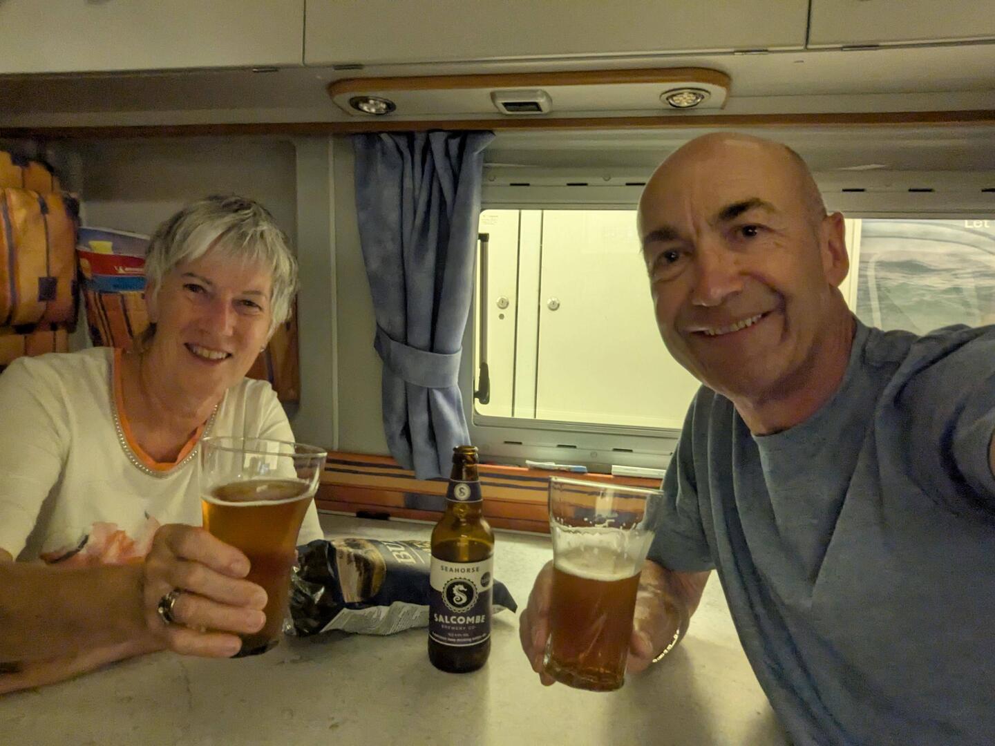Apéro im Shuttle unter dem Meer