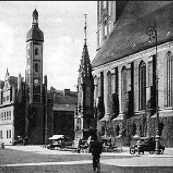 Rathaus und Stadtkirche Guben vor der Zerstörung