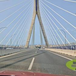 Riesige Auto-Hängebrücke kurz vor Cádiz