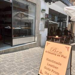 Ein wahrhaft göttlicher Übersetzungsfehler, gesehen und für lustig befunden in Arcos de la Frontera.