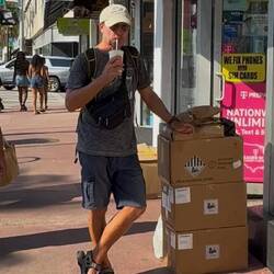 3 Bootsakkus und andere Sendungen abholen