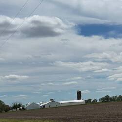 und Landschaft und Mais und Speicher ...