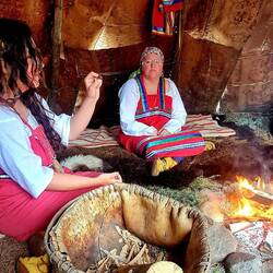 Im Birkenrinden Tipi mit 🔥Erklärungen über das Leben der Indianer
