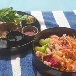 Frühstück am Strand- French Toast und Tropical Obstsalat, dazu Greentea 😋😋