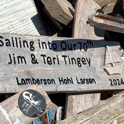 Manche haben sich richtige Mühe für ihre Treibhölzer gemacht