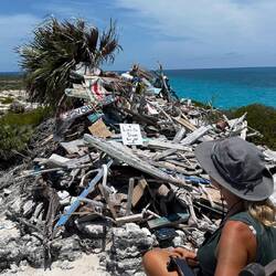 Blick auf das schöne Türkis und den Schilderwald