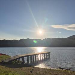 Freier Stellplatz an einem See im Wald🥰