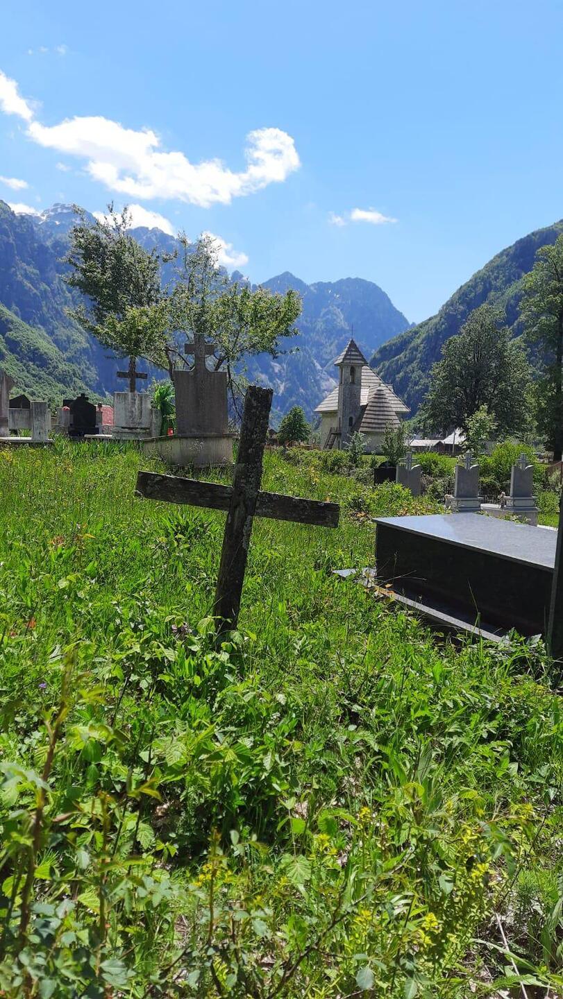 Der Friedhof von Teth hat sich kaum verändert, ....