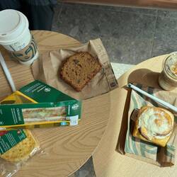 Koffie met wat lekkers.