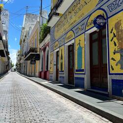 Viejo San Juan has beautiful colors! I'm in Love! I ❤️🇵🇷