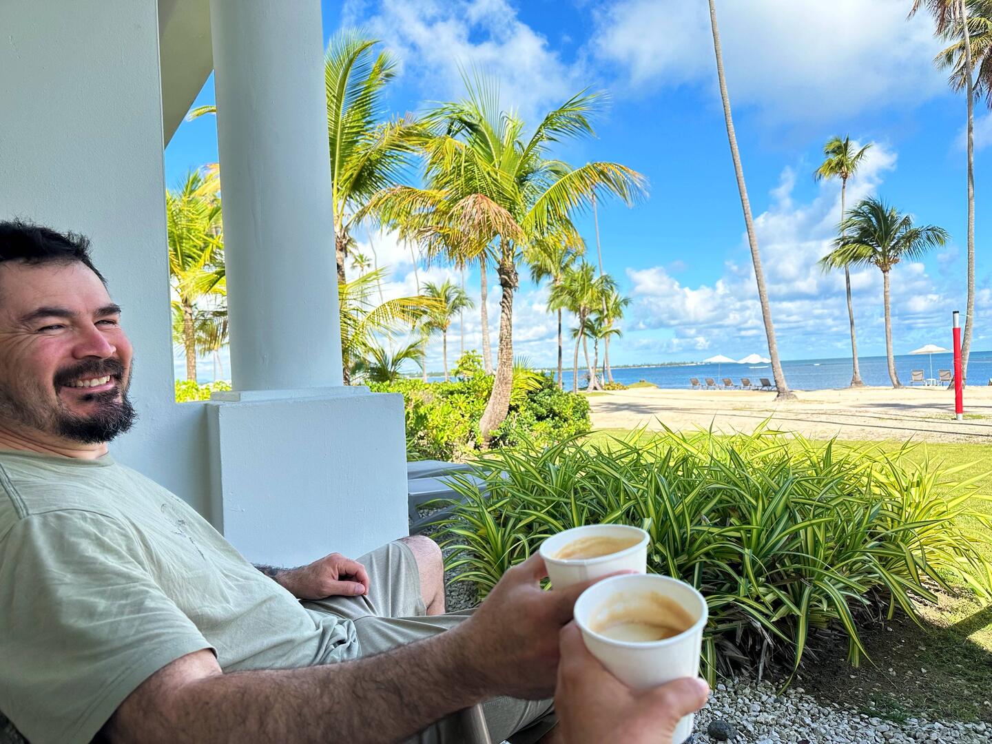 Café en la playa-Salud!