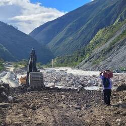 Und weil ein Erdrutsch nicht reicht, gleich nochmal Einer. Aber: saftey first! Bier "geht" immer