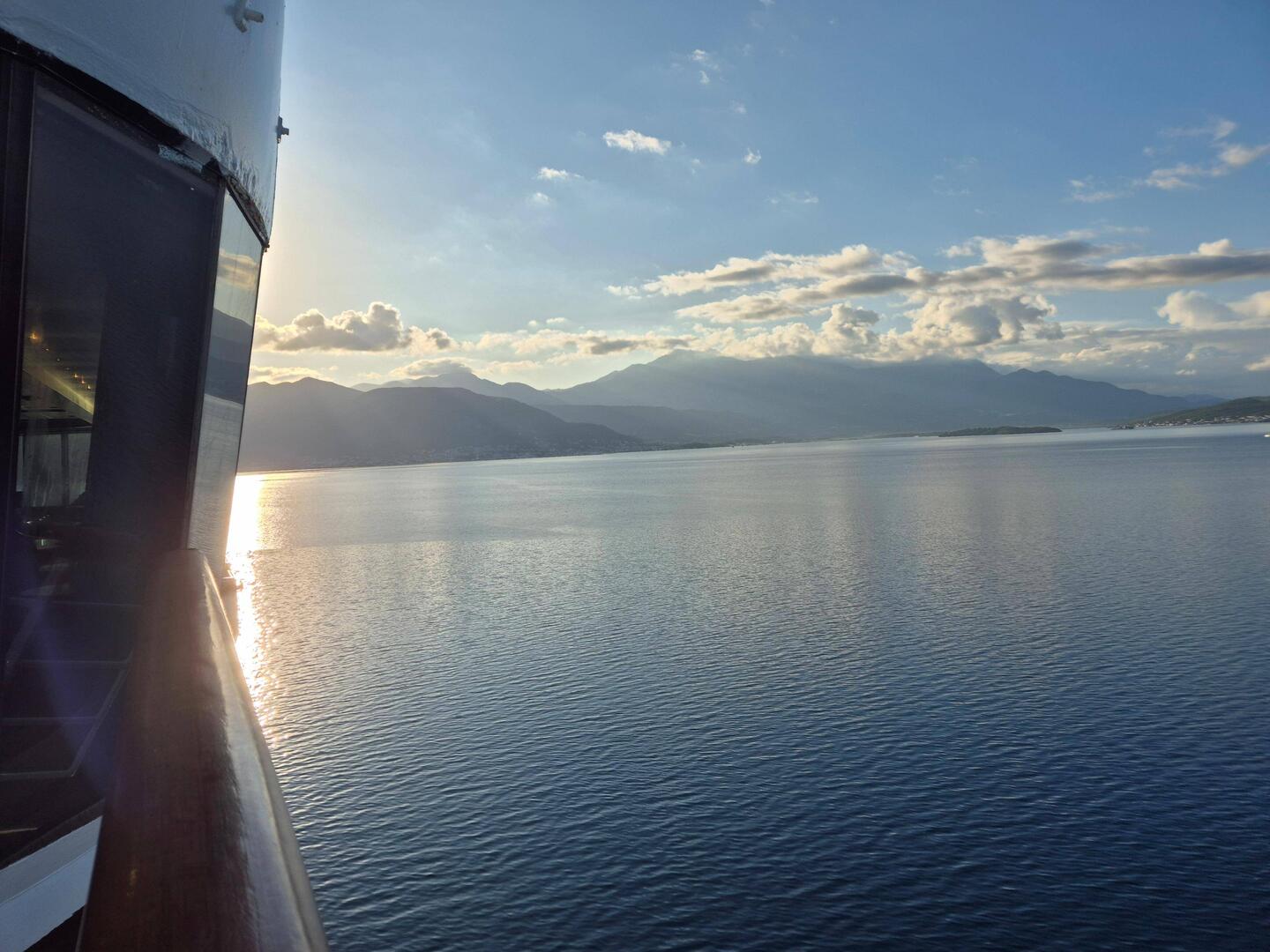 Einlaufen in den Kotor Fjord