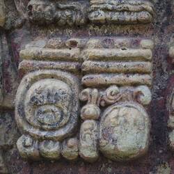 Die Striche bedeuten je 5, die Punkte je 1 = 18