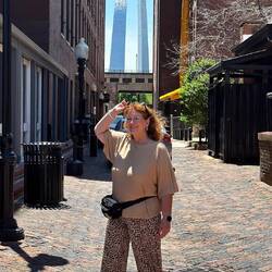 Man kann sich nicht verkaufen in der Stadt, direkt beim Arche geparkt!