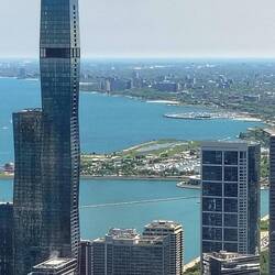 Das 3.höchste St. Regis - Luxushotel und -flats, die 83. Etage aus windtaktischen Gründen offen