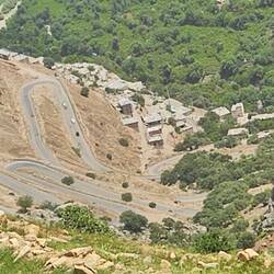 zahlreiche Kehren nach Uraman talwärts