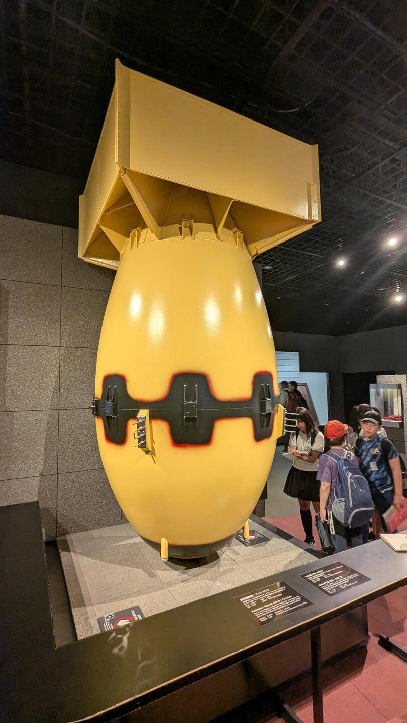 FAT MAN Atombombenmodell welche am 9.8.45 um 11:02h 500, Meter über Boden explodiert ist.