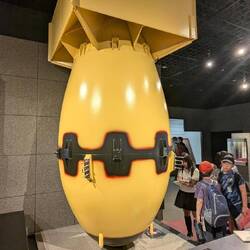 FAT MAN Atombombenmodell welche am 9.8.45 um 11:02h 500, Meter über Boden explodiert ist.