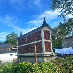 hórreos - elevated storage building to keep grain dry and safe from pests. I don't get it