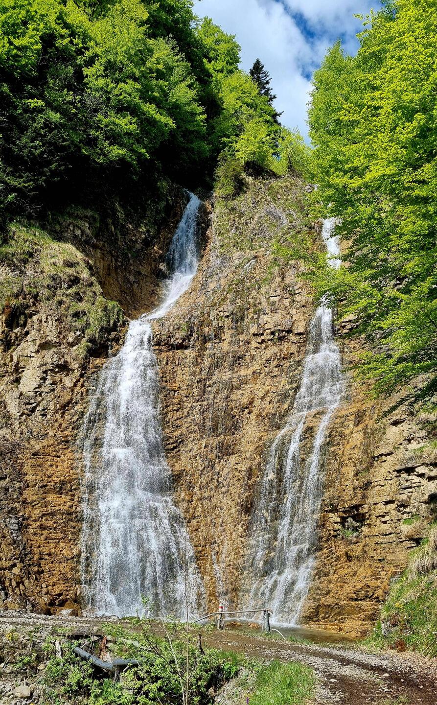 Oberhalb Bielen, ein Zwillings-Wasserfall!