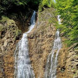 Oberhalb Bielen, ein Zwillings-Wasserfall!