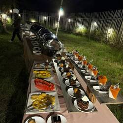 Ein Kunstwerk auf allen Ebenen! Serengeti-Buffet.