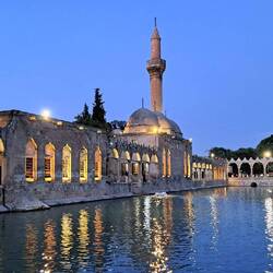 Şanlıurfa Blaue Stunde am Karpfenteich