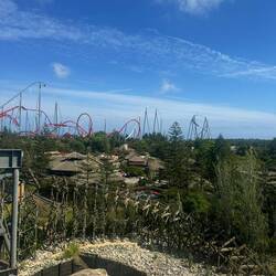 Auf dem Foto kommt die Höhe der Shambhala erst richtig zur Geltung