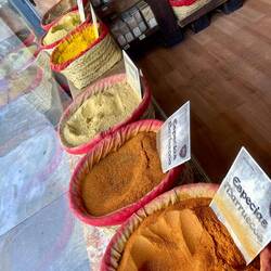 Viele Tee- und Gewürzläden in der Altstadt